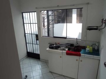 VENDO CASA FRENTE A PARQUE en San Juan de Miraflores