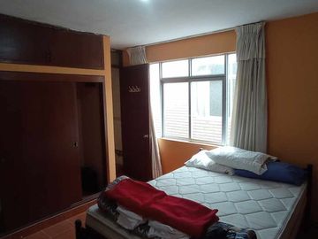 VENDO CASA FRENTE A PARQUE en San Juan de Miraflores