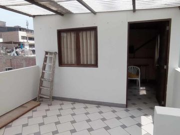 VENDO CASA FRENTE A PARQUE en San Juan de Miraflores