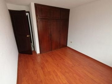 Conocoto, vendo departamento de 110m2 en conjunto, 3 dormitorios y estacionamiento