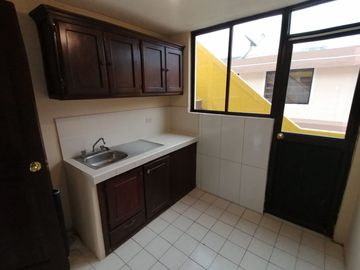 Conocoto, vendo departamento de 110m2 en conjunto, 3 dormitorios y estacionamiento
