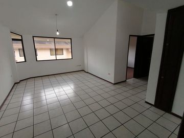 Conocoto, vendo departamento de 110m2 en conjunto, 3 dormitorios y estacionamiento