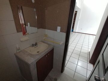 Conocoto, vendo departamento de 110m2 en conjunto, 3 dormitorios y estacionamiento