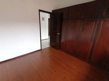 Conocoto, vendo departamento de 110m2 en conjunto, 3 dormitorios y estacionamiento