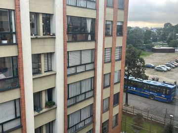 VENDO BONITO Y AMPLIO APARTAMENTO EN CIUDAD SALITRE, BOGOTA