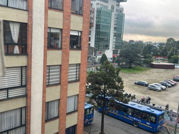 VENDO BONITO Y AMPLIO APARTAMENTO EN CIUDAD SALITRE, BOGOTA
