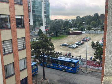 VENDO BONITO Y AMPLIO APARTAMENTO EN CIUDAD SALITRE, BOGOTA