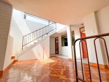 Venta De Dúplex Con Azotea En Cercado de Lima