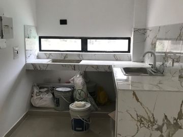 SE VENDE CASA PARA ESTRENAR