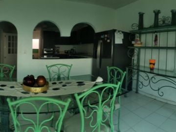 VENTA E CASA DE 2 NIVELES EN FRACC. AMATES DE OAXTEPEC