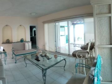 VENTA E CASA DE 2 NIVELES EN FRACC. AMATES DE OAXTEPEC