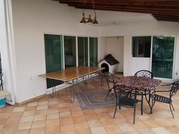 VENTA E CASA DE 2 NIVELES EN FRACC. AMATES DE OAXTEPEC