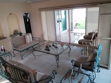 VENTA E CASA DE 2 NIVELES EN FRACC. AMATES DE OAXTEPEC