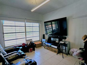 LAS CAÑADAS CASA EN VENTA CON EXCELENTE UBICACIÓN Y TERRAZA CON BONITA VISTA