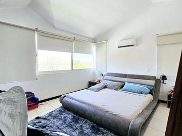 LAS CAÑADAS CASA EN VENTA CON EXCELENTE UBICACIÓN Y TERRAZA CON BONITA VISTA