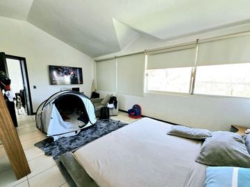 LAS CAÑADAS CASA EN VENTA CON EXCELENTE UBICACIÓN Y TERRAZA CON BONITA VISTA