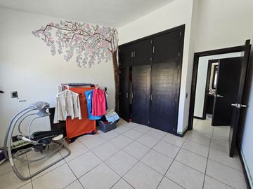 LAS CAÑADAS CASA EN VENTA CON EXCELENTE UBICACIÓN Y TERRAZA CON BONITA VISTA