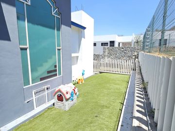 LAS CAÑADAS CASA EN VENTA CON EXCELENTE UBICACIÓN Y TERRAZA CON BONITA VISTA