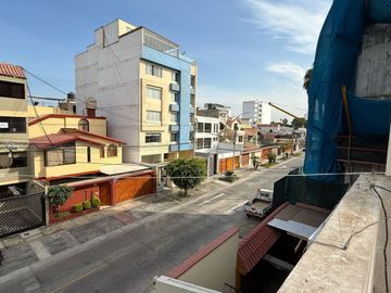 VENDO AMPLIA CASA DE 2 PISOS EN SAN MIGUEL