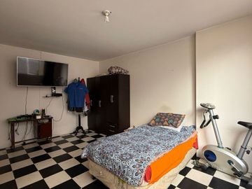 VENDO AMPLIA CASA DE 2 PISOS EN SAN MIGUEL