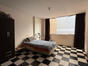 VENDO AMPLIA CASA DE 2 PISOS EN SAN MIGUEL