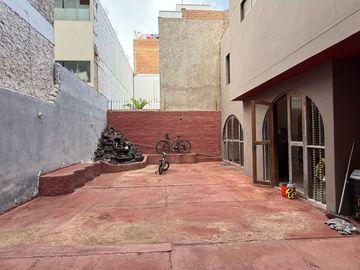 VENDO AMPLIA CASA DE 2 PISOS EN SAN MIGUEL