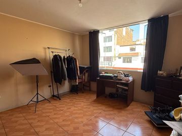 VENDO AMPLIA CASA DE 2 PISOS EN SAN MIGUEL