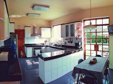 Venta de hermosa casa en San Antonio Miraflores