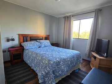 DEPARTAMENTO EN CONDOMINIO LOS VELEROS, VILLA BERLIN, CERRO LOS PLACERES CON VISTA PARCIAL AL OCEANO