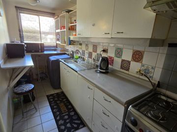 DEPARTAMENTO EN CONDOMINIO LOS VELEROS, VILLA BERLIN, CERRO LOS PLACERES CON VISTA PARCIAL AL OCEANO