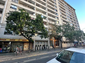 COMODO DEPTO. DE 2 DORMITORIOS 2 BAÑOAS ESTACIONAMIENTO Y BODEGA