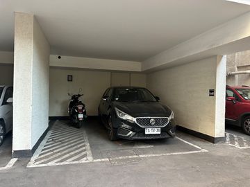 COMODO DEPTO. DE 2 DORMITORIOS 2 BAÑOAS ESTACIONAMIENTO Y BODEGA