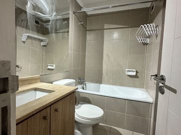 COMODO DEPTO. DE 2 DORMITORIOS 2 BAÑOAS ESTACIONAMIENTO Y BODEGA