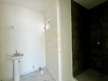 Casa con recámara en planta baja, Virgilio Uribe, Veracruz, Ver.