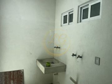 Casa con recámara en planta baja, Virgilio Uribe, Veracruz, Ver.