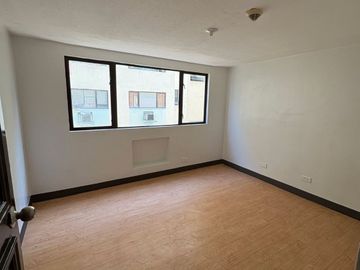 Pre-Owned 10% Discount 40sqm 1-Bedroom Condominium NO BIG Cash-out Cambridge Village near Ortigas, Taguig, BGC, Eastwood, Marikina