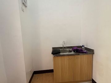 Pre-Owned 10% Discount 40sqm 1-Bedroom Condominium NO BIG Cash-out Cambridge Village near Ortigas, Taguig, BGC, Eastwood, Marikina