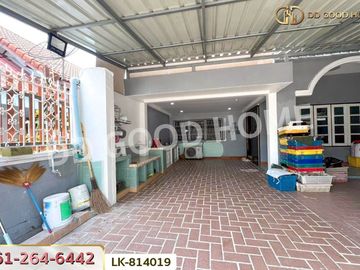 LK-814019 Twin house, Khum Thong Village, Krathumbaen, Samut Sakhon, near Krathumbaen Hospital