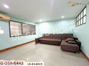 LK-814019 Twin house, Khum Thong Village, Krathumbaen, Samut Sakhon, near Krathumbaen Hospital