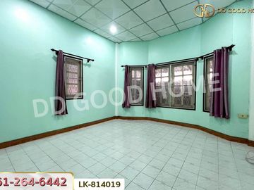 LK-814019 Twin house, Khum Thong Village, Krathumbaen, Samut Sakhon, near Krathumbaen Hospital