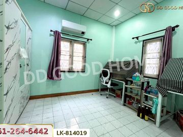 LK-814019 Twin house, Khum Thong Village, Krathumbaen, Samut Sakhon, near Krathumbaen Hospital