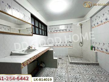 LK-814019 Twin house, Khum Thong Village, Krathumbaen, Samut Sakhon, near Krathumbaen Hospital