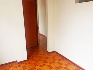 ALQUILO Departamento 2 Dormitorios a 2’ min. OVALO Higuereta, cerca de la  Estación de TREN Ayacucho.
