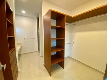 HERMOSA Y AMPLIA CASA, CON ACABADOS DE LUJO EN AQUA, 4 RECAMARAS, ALBERCA Y TERRAZA