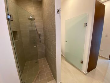 HERMOSA Y AMPLIA CASA, CON ACABADOS DE LUJO EN AQUA, 4 RECAMARAS, ALBERCA Y TERRAZA