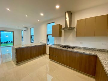 HERMOSA Y AMPLIA CASA, CON ACABADOS DE LUJO EN AQUA, 4 RECAMARAS, ALBERCA Y TERRAZA