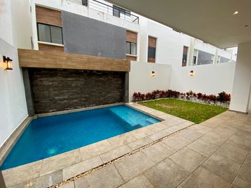 HERMOSA Y AMPLIA CASA, CON ACABADOS DE LUJO EN AQUA, 4 RECAMARAS, ALBERCA Y TERRAZA