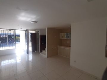 VENDO CASA DE DOS PLANTAS EN REMANSOS DE LA ITALIA