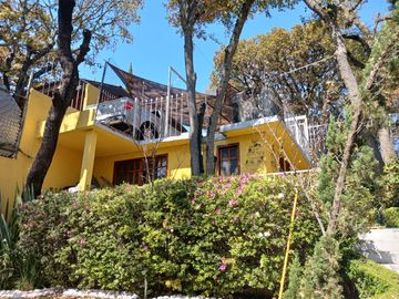 ESPECTACULAR CASA EN CONDADO DE SAYAVEDRA ESTILO INGLES