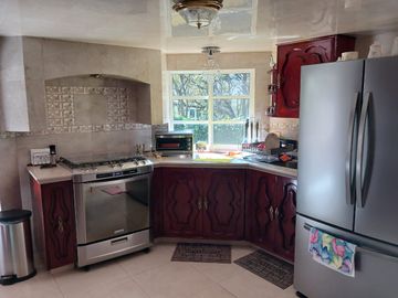 ESPECTACULAR CASA EN CONDADO DE SAYAVEDRA ESTILO INGLES